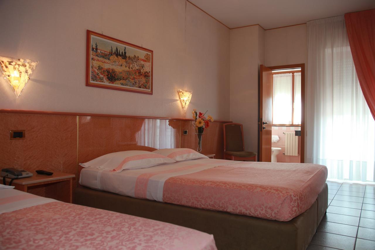 Hotel Lanterna Porto San Giorgio Dış mekan fotoğraf