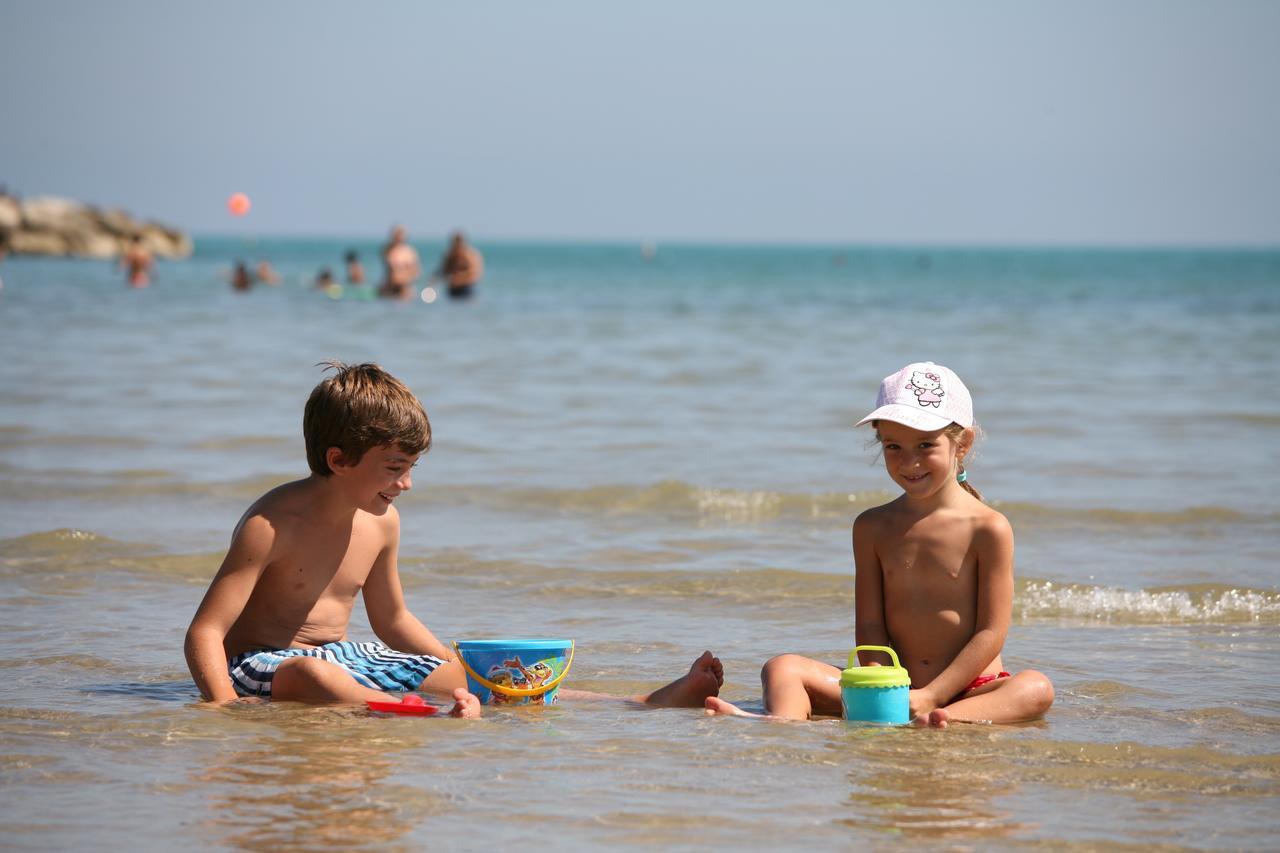 Hotel Lanterna Porto San Giorgio Dış mekan fotoğraf